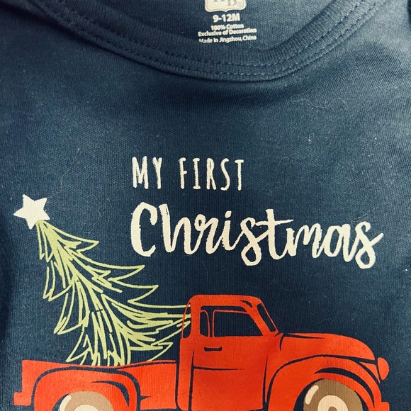 NWOT Carter's Red and Blue Christmas Onesies. Size 9-12 mos - Picture 2 of 3